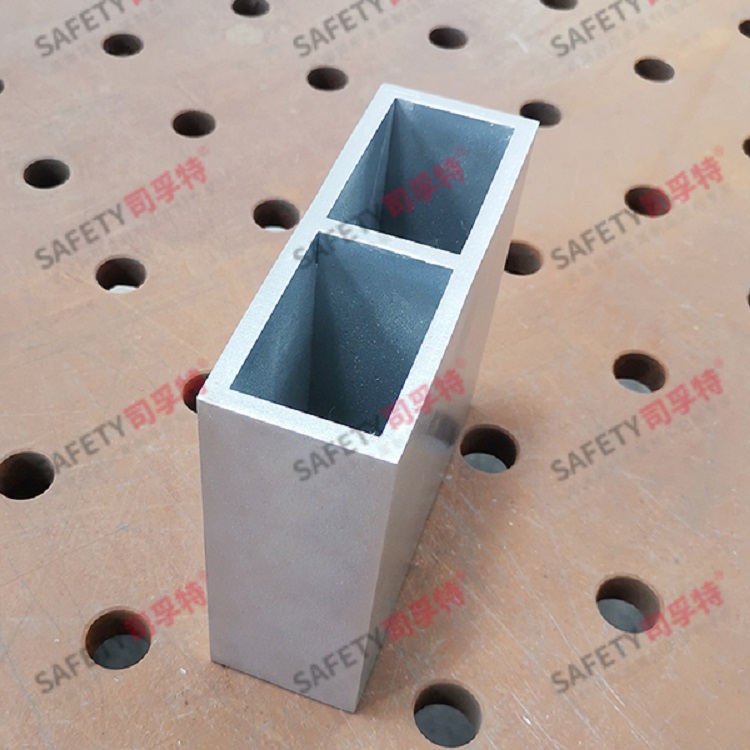 將力學(xué)與美學(xué)相結(jié)合的精致鋼型材-司孚特金屬(圖2) 2.jpg