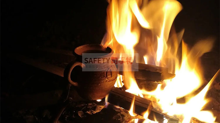 圍爐煮茶的由來(lái):云南非遺“火塘烤茶”的傳承(圖5) 圍爐煮茶的由來(lái):云南非遺“火塘烤茶”的傳承(圖5)