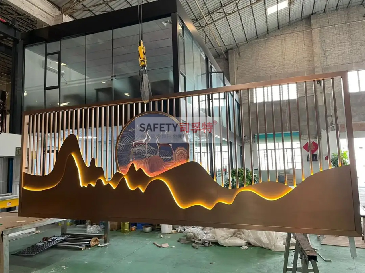 金屬山水屏風(fēng)隔斷：新中式古典風(fēng)，精致優(yōu)雅，輕奢舒適(圖1)