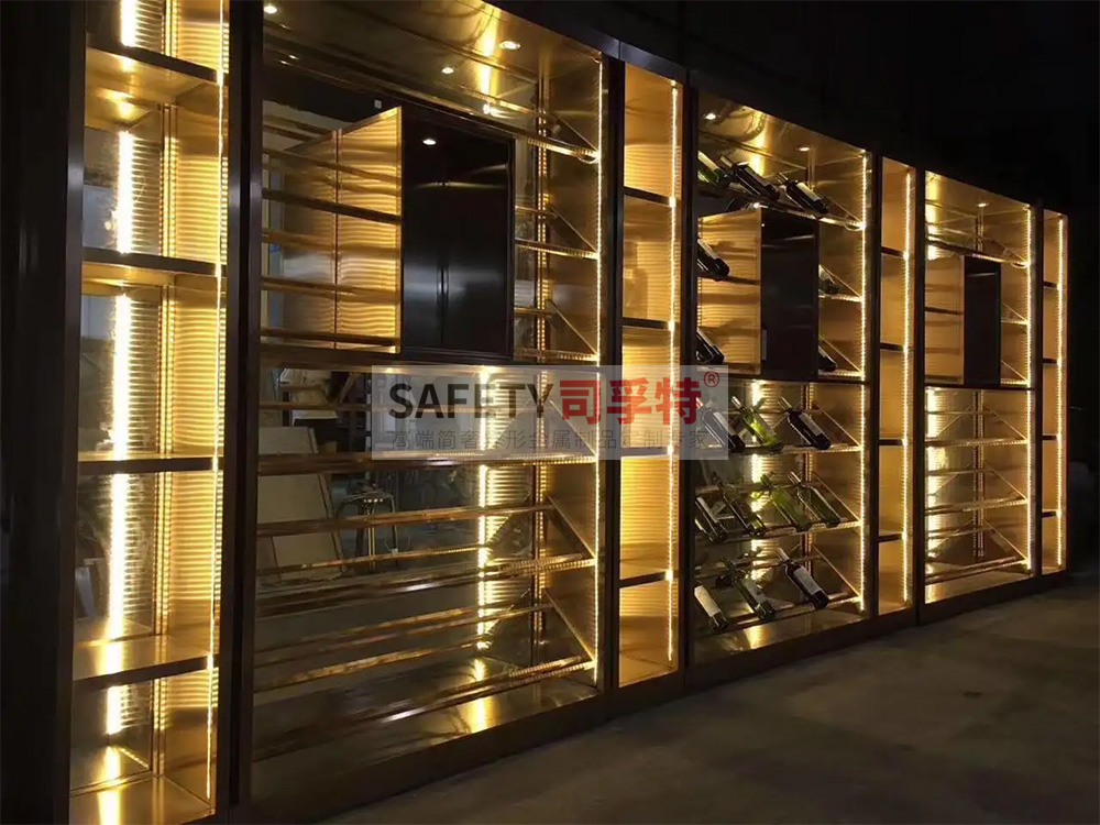 酒柜放到哪里合適？什么酒柜顯得高檔？【不銹鋼酒柜(圖1)