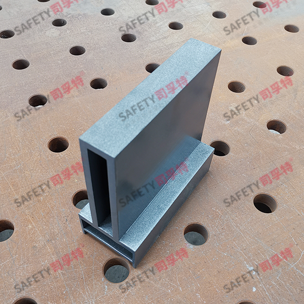 氟碳噴涂凹形且型精制鋼幕墻型材(圖3) 氟碳噴涂凹形且型精制鋼幕墻型材(圖3)