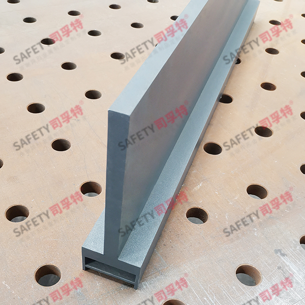 氟碳噴涂凹形T型焊接精制鋼型材(圖4) 氟碳噴涂凹形T型焊接精制鋼型材(圖4)