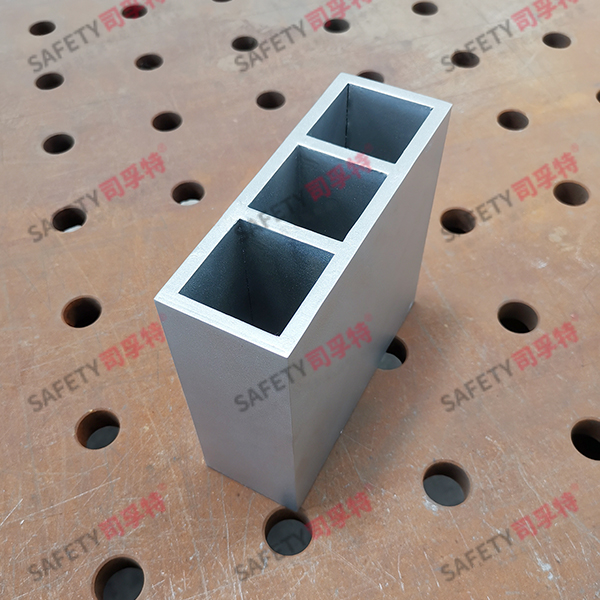 氟碳噴涂目型焊接幕墻精制鋼型材(圖1) 氟碳噴涂目型焊接幕墻精制鋼型材(圖1)