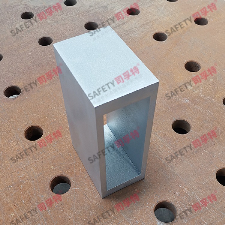 精益求精，幕墻中“精致鋼”的設(shè)計與應(yīng)用-司孚特金屬(圖2)